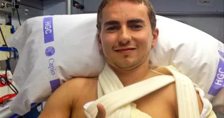 Jorge Lorenzo operato nella notte a Barcellona