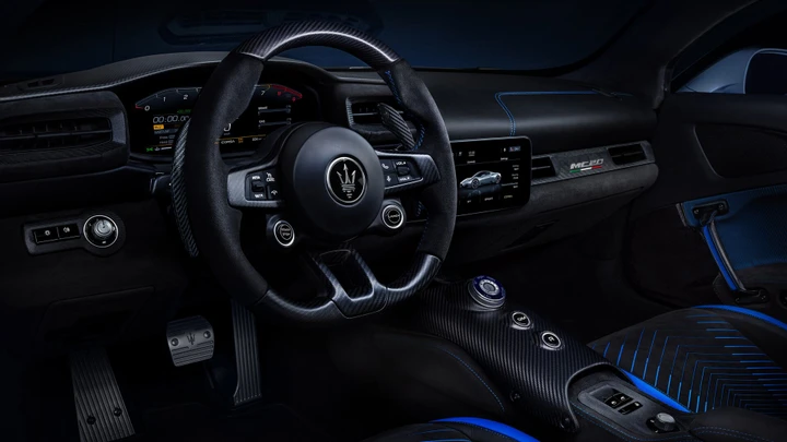 Maserati MC20: l'abitacolo è firmato Alcantara
