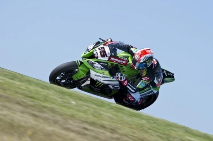 Sbk Phillip Island, show di Rea (Kawasaki) e Haslam (Aprilia): uno a uno!