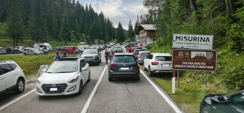 Traffico e gare clandestine, Dolomiti sotto assedio: in arrivo cambiamenti