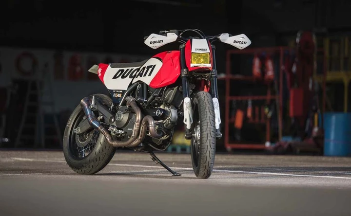 Ducati Scrambler Motard, la supermoto old-school di Russel Motorcycles