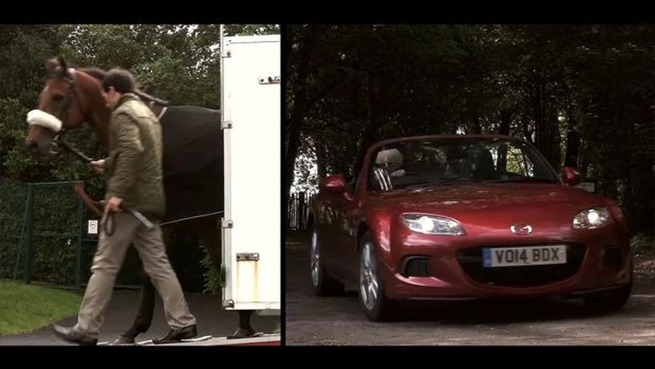 La Mazda MX-5 sfida un cavallo in video