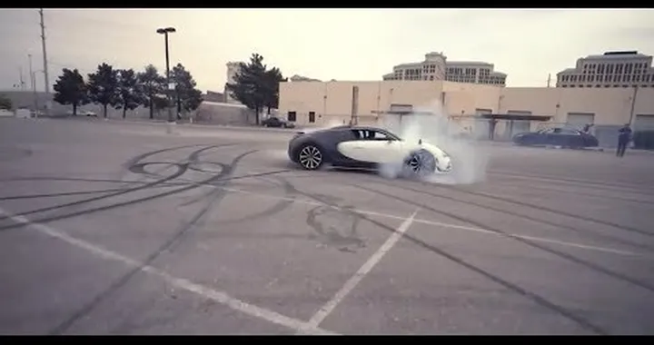 Bugatti Veyron Super Sport atomizza gli pneumatici ed è show [Video]