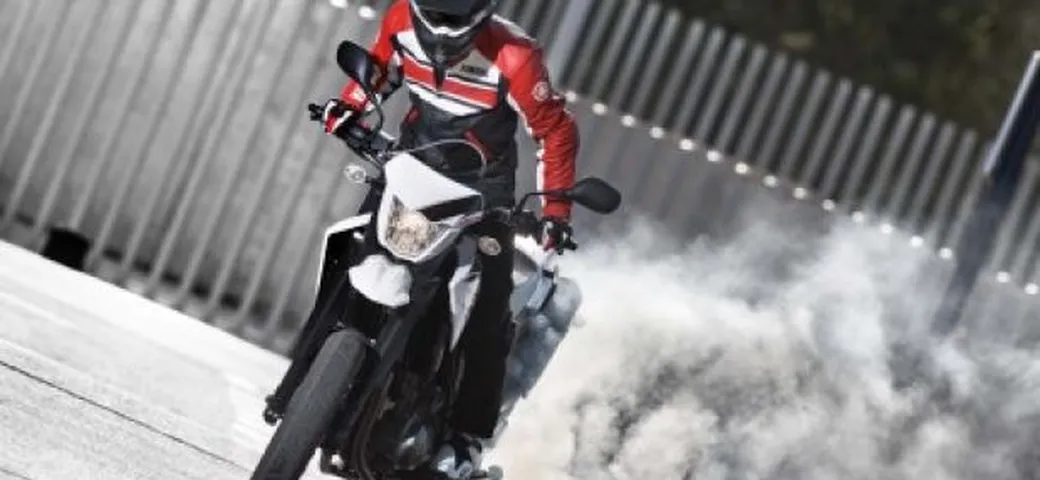Yamaha XT660X: colori e grafiche 2009