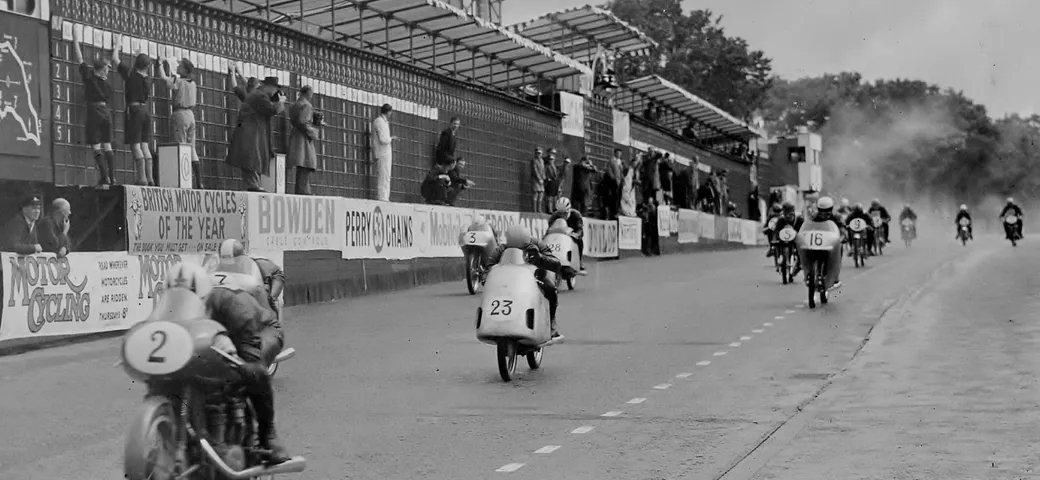 Tourist Trophy, 64 anni fa la prima vittoria iridata della MV Agusta con Cecil Sandford