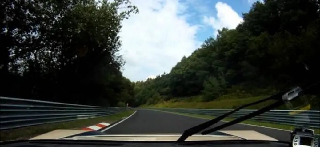 Electric RaceAbout: un giro al Nurburgring sull'auto elettrica