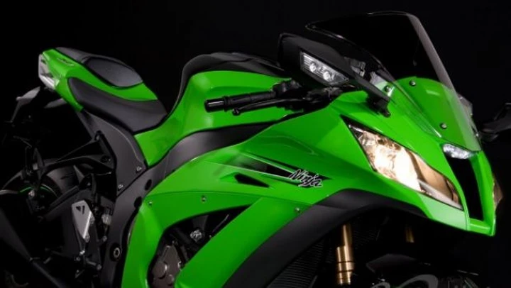Kawasaki Ninja ZX-10R 2011 - dati e foto ufficiali del bolide da 200 CV