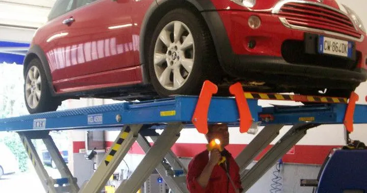 Revisione auto: multa automatica? Una bufala