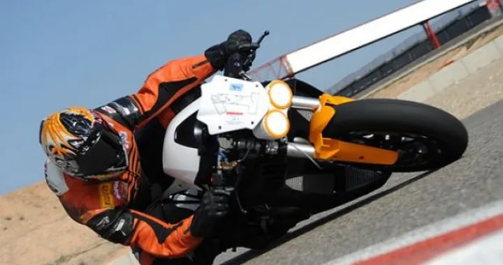 EBR 1190 Typhon: primo assaggio di pista per la naked di Erik Buell