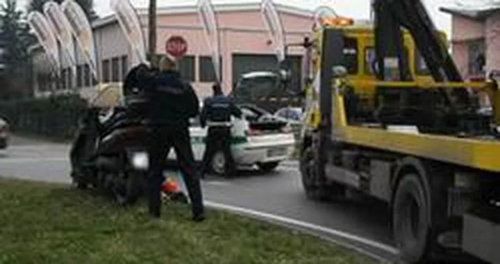 Follia a Roma: corda tesa in strada, grave un motociclista