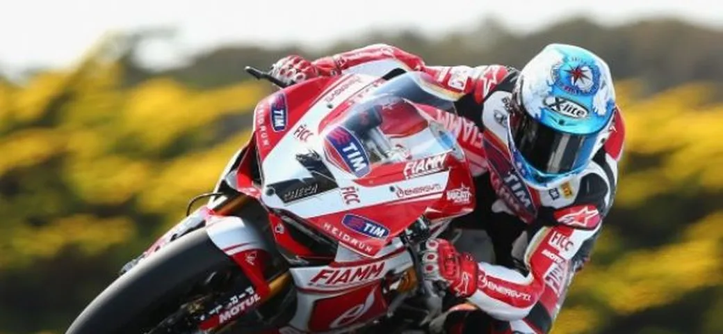 WSBK Phillip Island, Checa (Ducati) firma la prima 