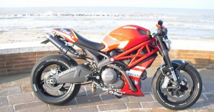 Foto del giorno: Ducati Monster 696 Replica Rossi MotoGP