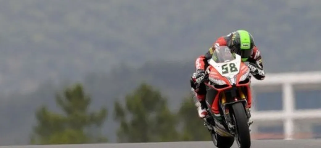 WSBK Silverstone, Superpole “pasticciata”: Laverty davanti a Checa e Rea. Sykes e Baz infuriati …
