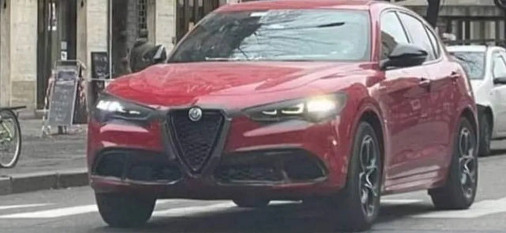 Alfa Romeo Stelvio restyling 2022: spiata durante i test
