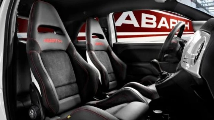 Abarth: ecco i nuovi sedili sviluppati con Sabelt