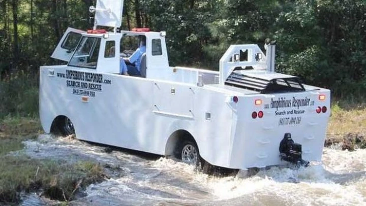 CAMI Amphibious Responder: il veicolo anfibio con due motori da 6.7 litri