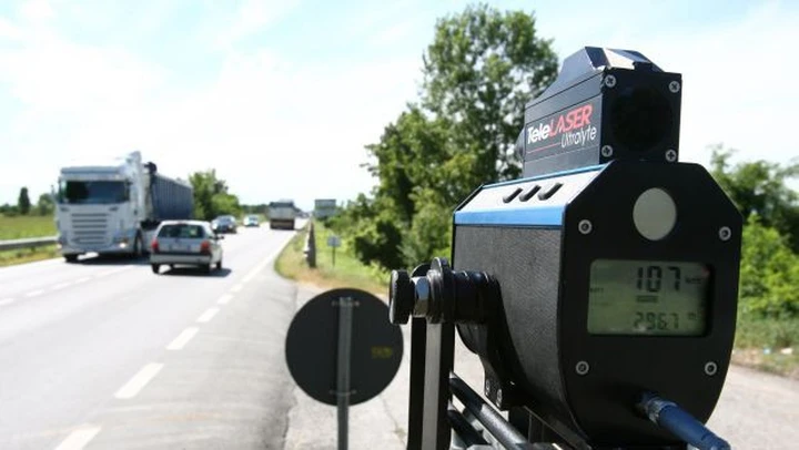 Autovelox: passa in moto a 140 km orari e incolpa la nonna