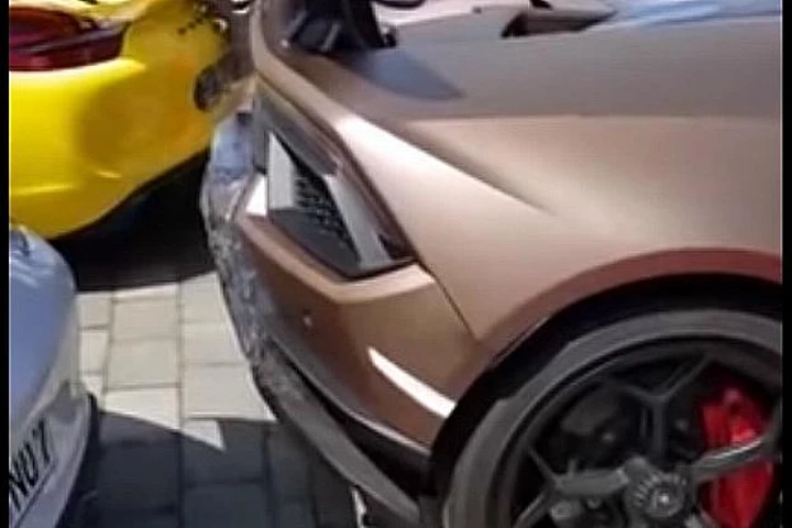 Lamborghini Huracán Performante colpisce Porsche 911 GT3 [Video]
