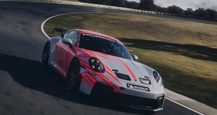 Porsche 911 Challenge, costa oltre 200 mila euro e non può circolare su strada