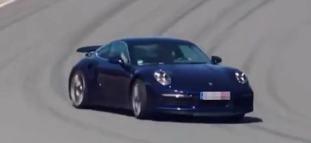 Porsche 911 Turbo: un traverso spettacolare in pista [Video]