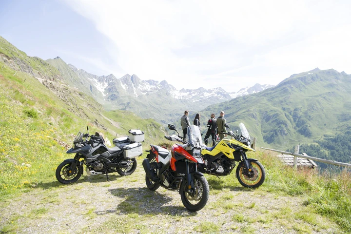 Suzuki V-Strom 1050, svelato il prezzo in UK: il lancio da 11.700 euro