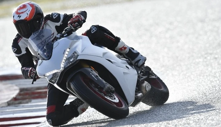 Ducati SuperSport 2017: prima prova
