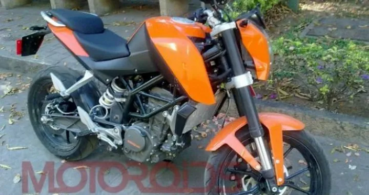 KTM: Bajaj sale al 39,3% e in India spuntano fuori le prime foto spia della Duke 200