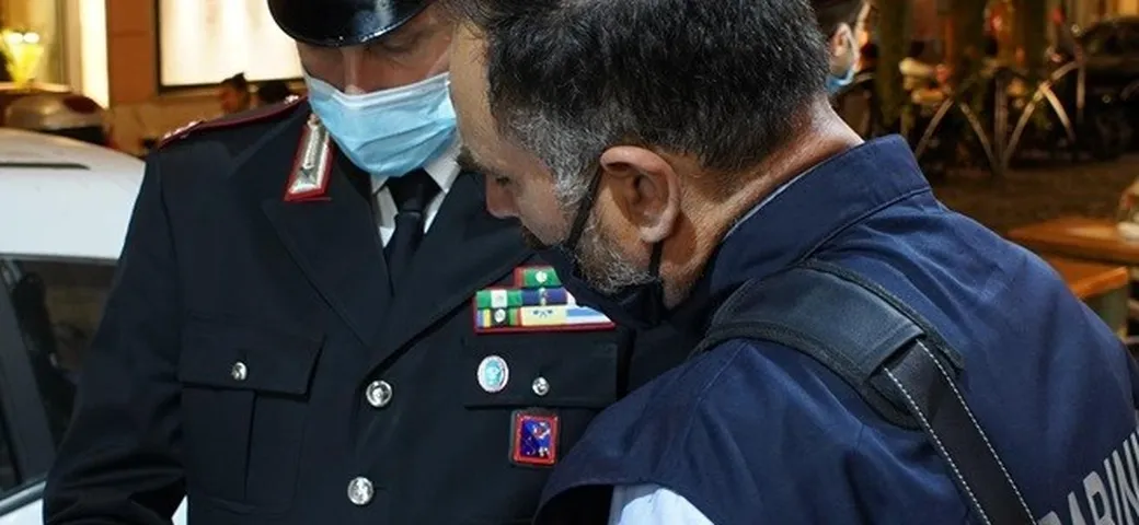 Presta soccorso in strada durante l'isolamento Covid: multa di 4500 euro