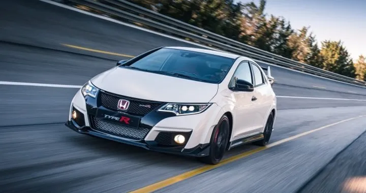 Nuova Honda Civic Type R: gira al Nurburgring in 7’ 50’’ [Video]