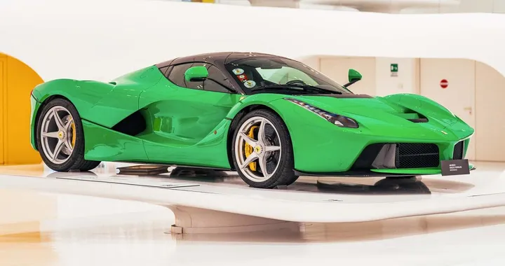 L'unica LaFerrari Signal Green al mondo torna all'asta a Monaco
