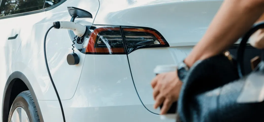 Auto elettriche, solo chi ricarica a casa ha un risparmio che non ti aspetti