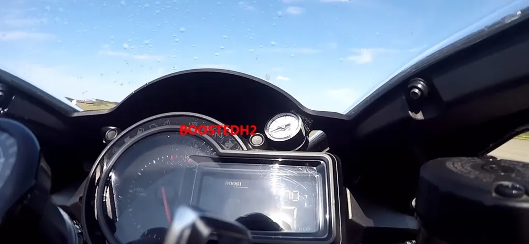 Kawasaki H2: il motore si rompe a 300 km/h [Video]