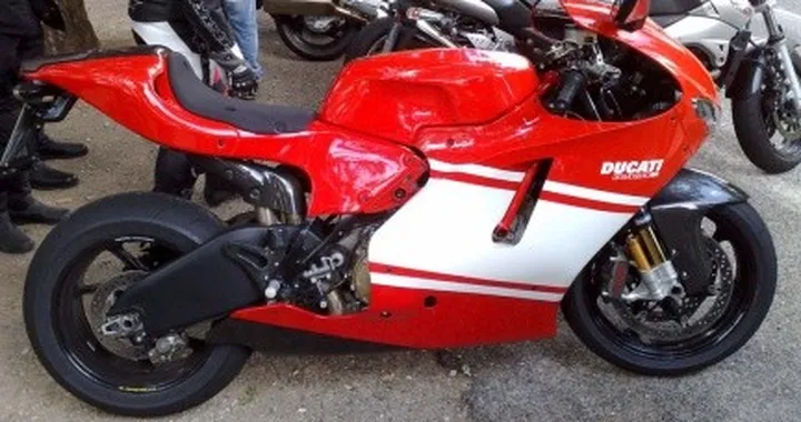 Foto del giorno: incontro ravvicinato con una Desmosedici RR