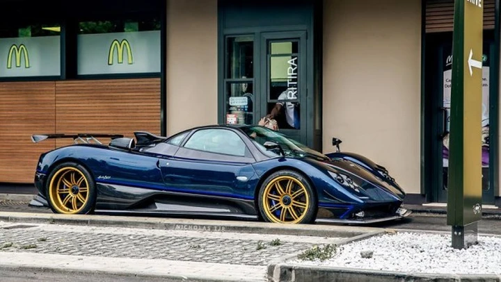 Pagani Zonda Tricolore al McDrive