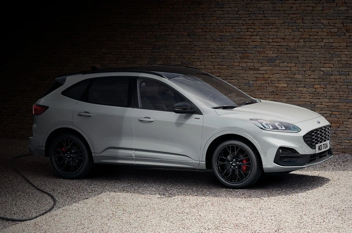 Ford Kuga Black: nuovo pacchetto per la plug-in