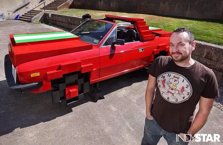 Una Lancia Beta (pixelizzata) per giocare a Pole Position