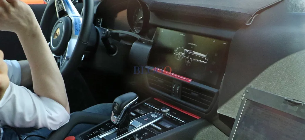 Foto spia nuova Porsche Cayenne: ecco gli interni