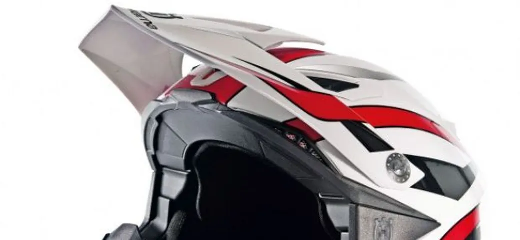 Husqvarna: linea di Abbigliamento e Accessori 2012