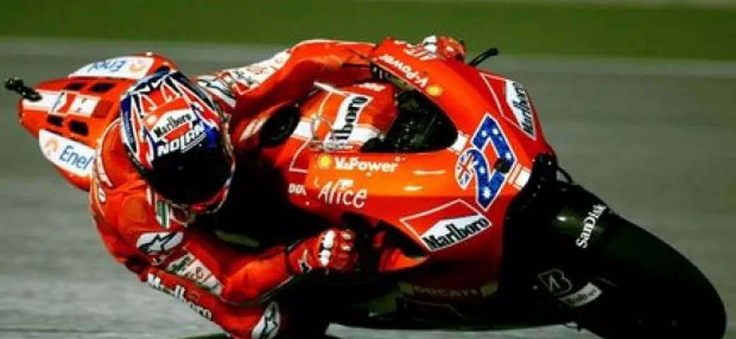 MotoGP a Losail: Casey Stoner precede Rossi nelle FP2