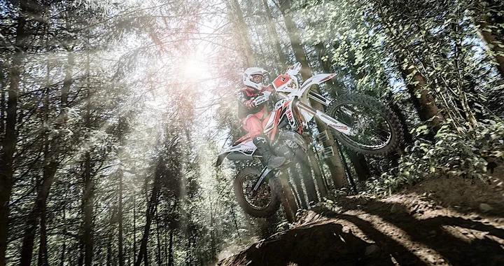 Bridgestone: Battlecross E50, nuovi pneumatici da Enduro