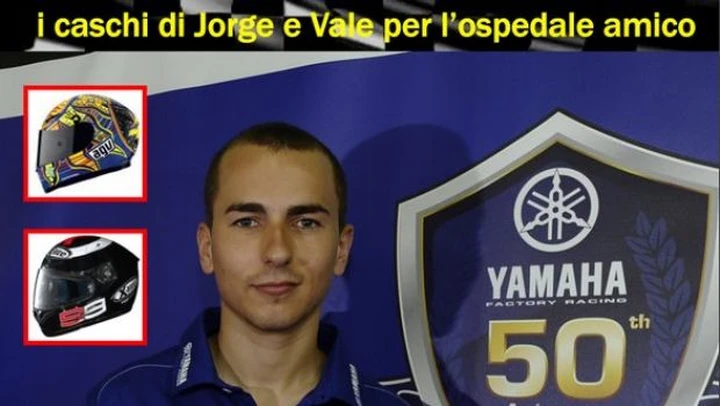 I caschi di Rossi e Lorenzo all'asta per l'ospedale amico