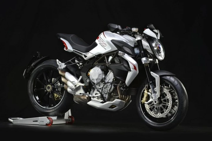 MV Agusta Brutale 800 Dragster 2014: foto, video e scheda tecnica