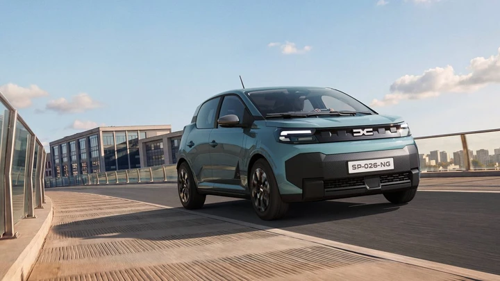Dacia Spring cambia tutto ma non il prezzo: 250 km di autonomia da 17.900 euro