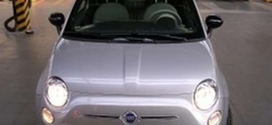 Nuova Fiat 500: con il vecchio logo?