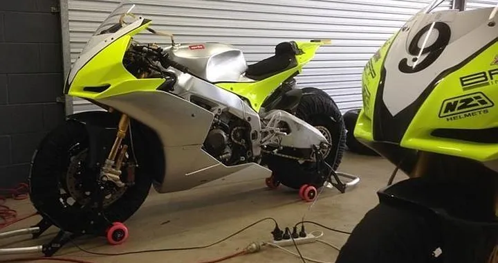 Rubate in Australia due Aprilia RSV4 Factory guidate da Max Biaggi ed Eugene Laverty