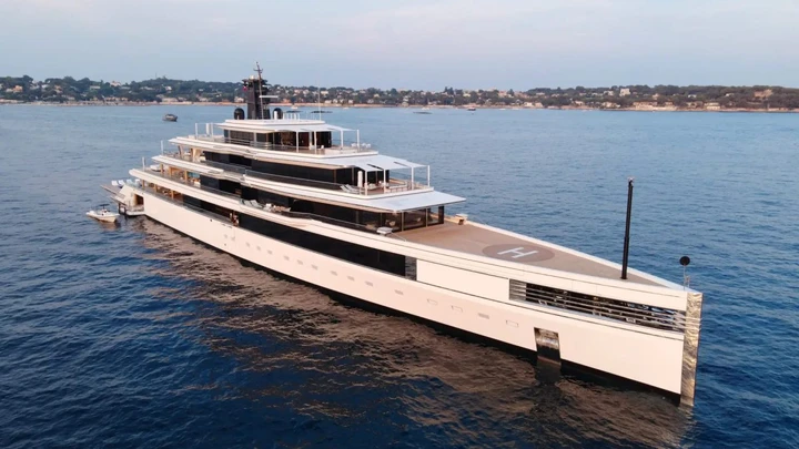 Lo yacht da 250 milioni arriva in Italia: è dell’uomo più ricco della Nuova Zelanda