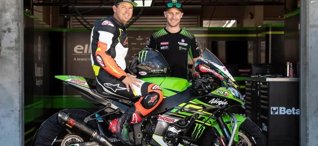 WSBK, la stella del cross Jeremy McGrath prova la Kawasaki di Johnny Rea