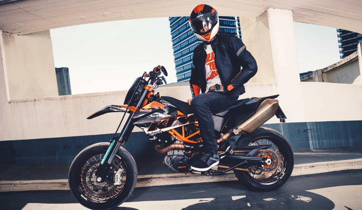Louis Moto presenta Rekurv: la linea di abbigliamento dedicata ai giovani motociclisti
