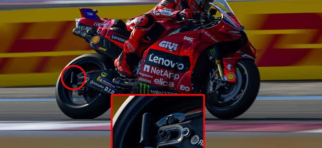 Marc Márquez e il misterioso tubo nero: il segreto della Ducati 2025?