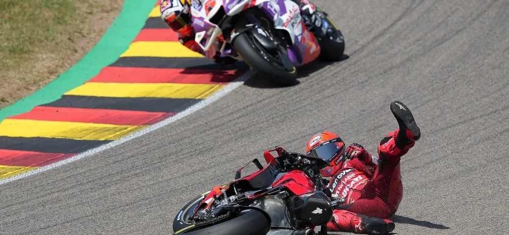 Gp Germania 2025, solo 10 piloti al traguardo: un record di sopravvivenza in MotoGP